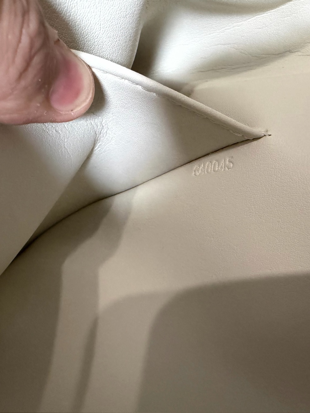 Louis Vuitton Cream Monogram Vernis Shoulder Bag with Tan Strap - Picture 7 of 8